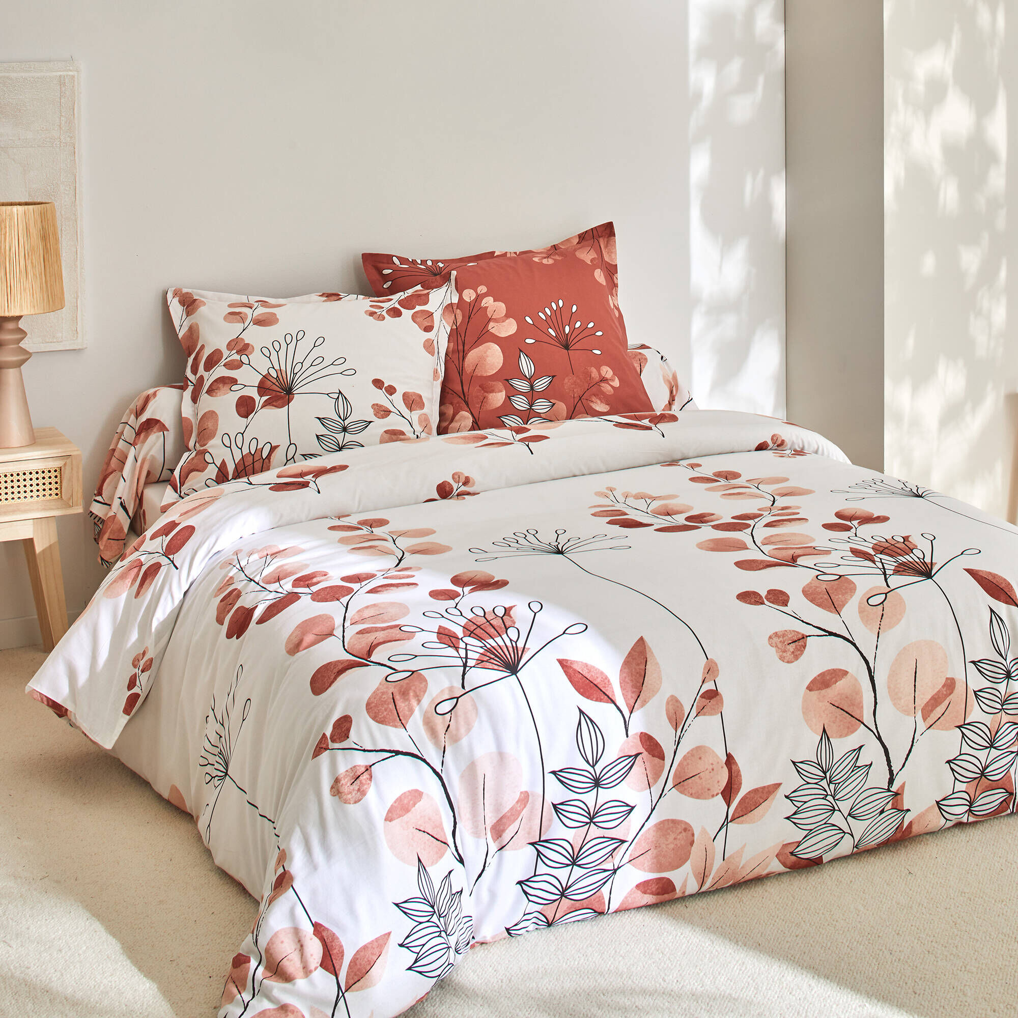 100016-03-visuel_vue_hc Colombine Linge de lit Danae en coton imprimé - terracotta – Image 1